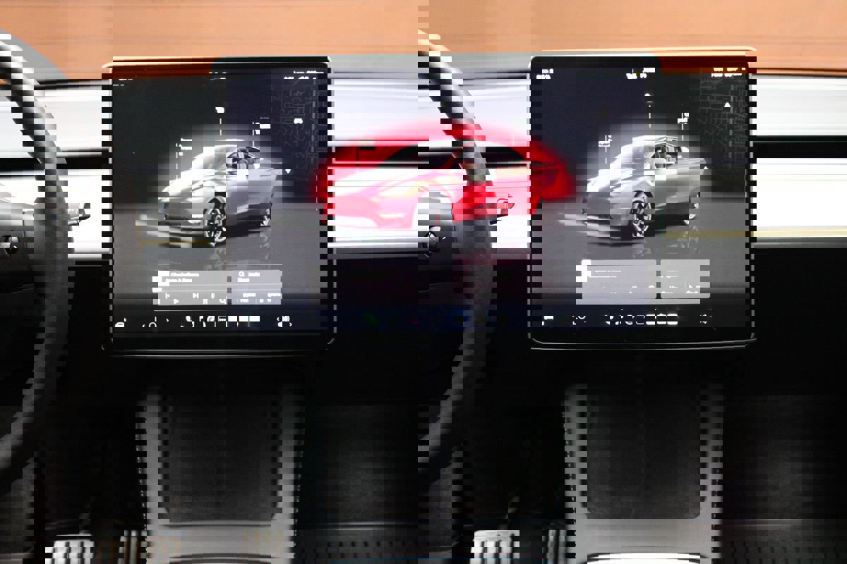 Used 2023 Tesla Model Y Performance image 25