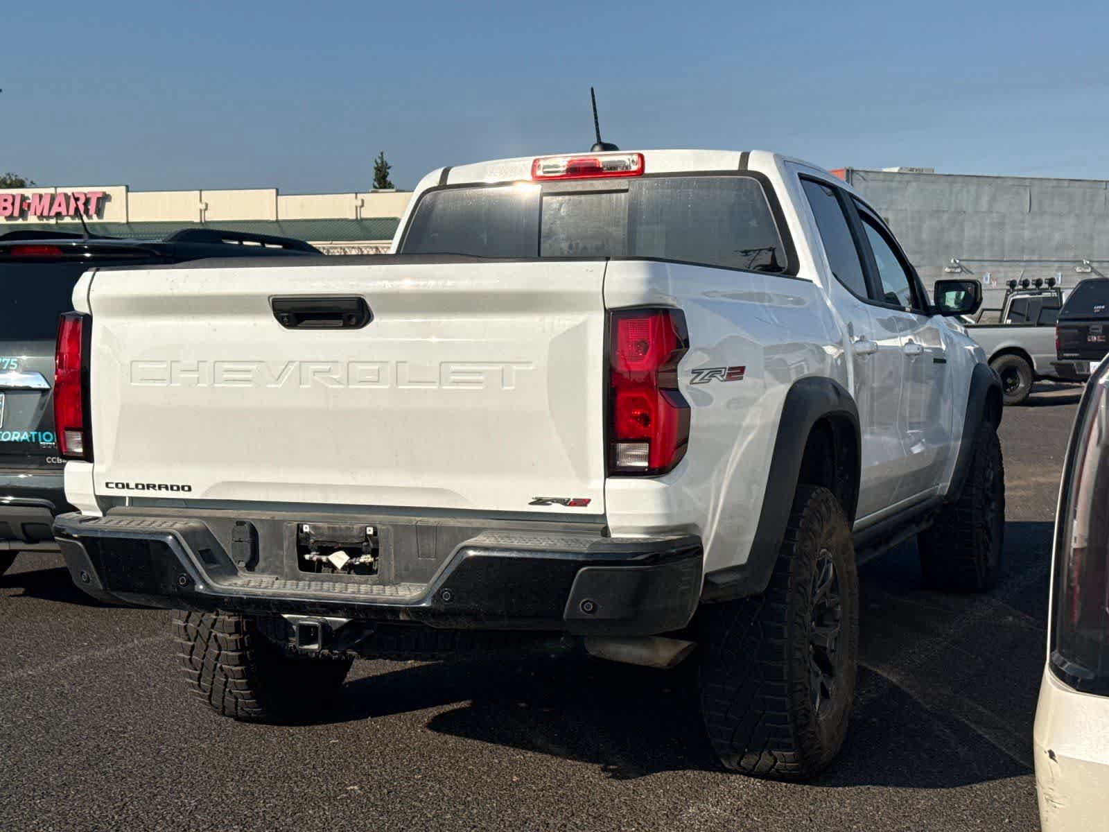 Used 2025 Chevrolet Colorado ZR2 w/ Technology Package AWD/4WD image 4