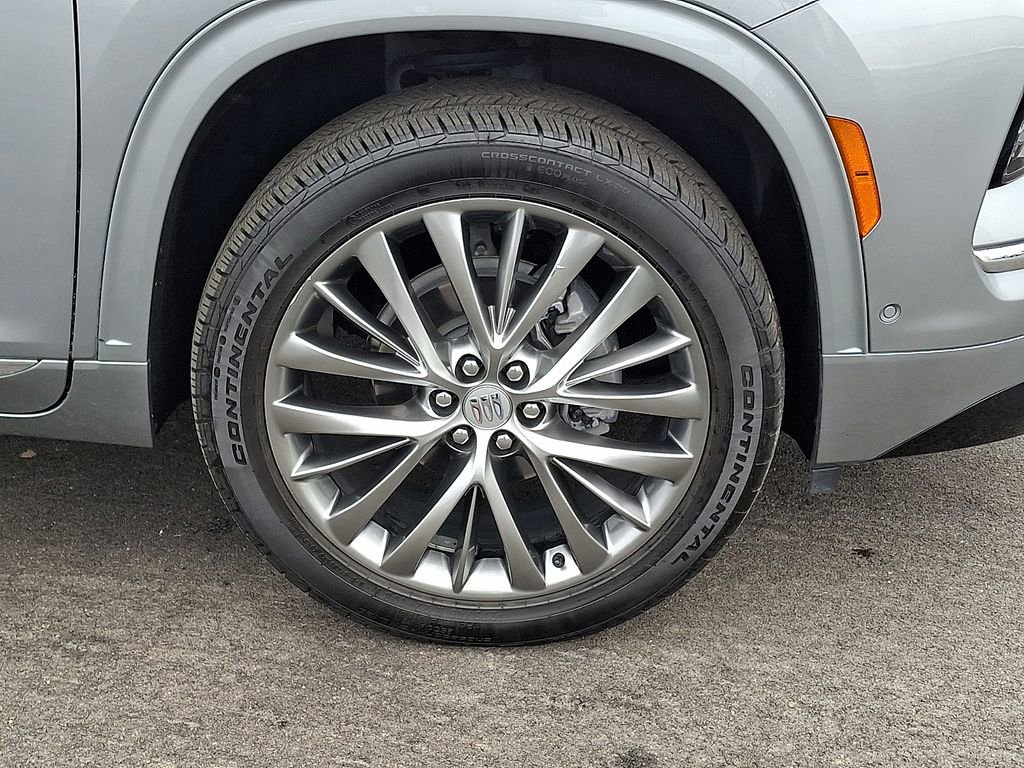 Used 2025 Buick Enclave Avenir w/ Super Cruise Package image 8