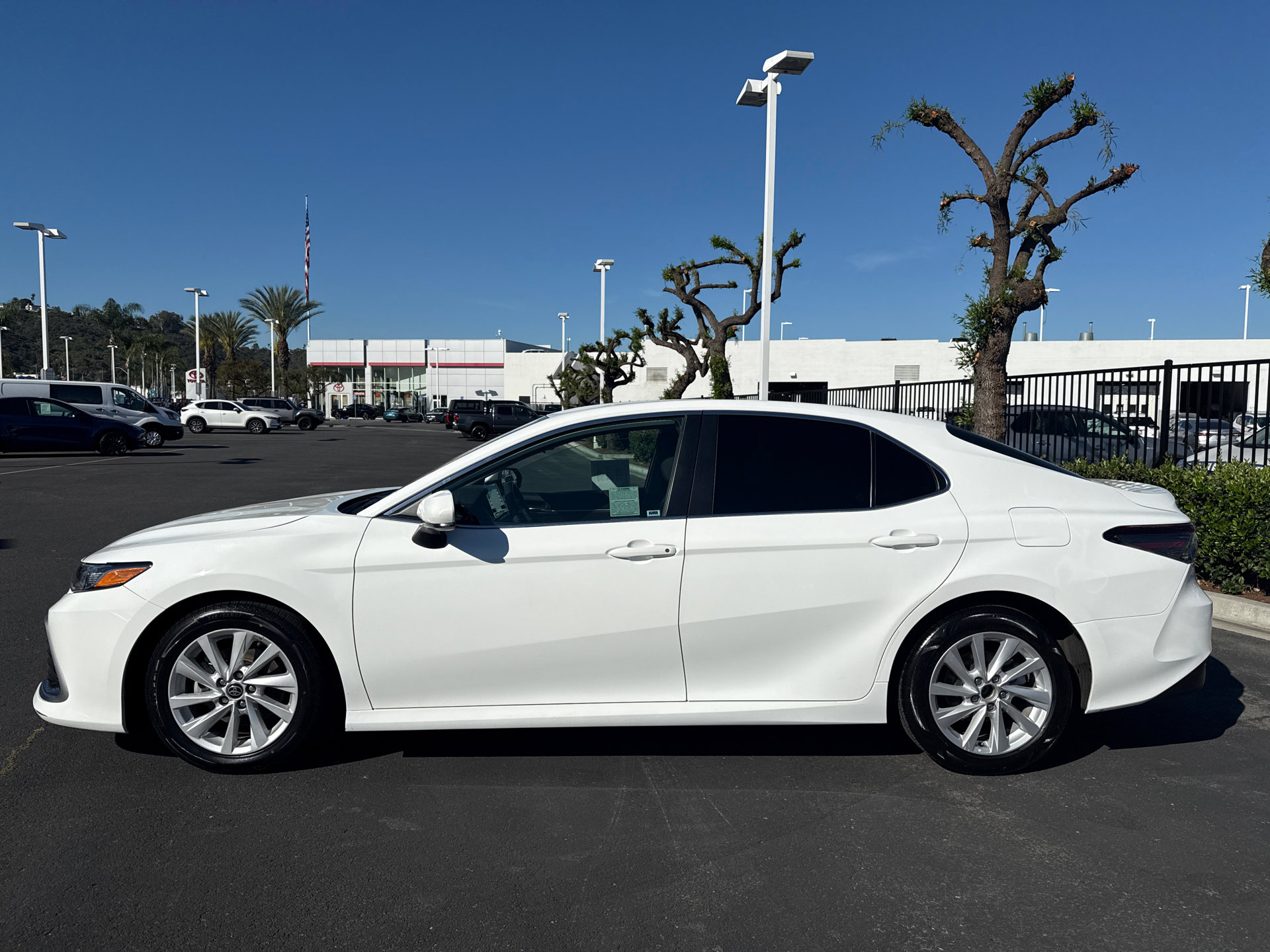 Used 2023 Toyota Camry LE FWD image 5