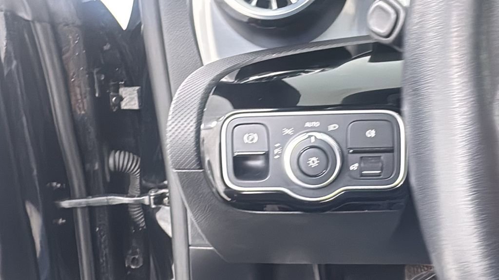 Used 2025 Mercedes-Benz CLA 250 4MATIC image 32