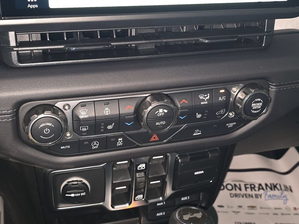 New 2026 Jeep Wrangler Unlimited Sahara AWD/4WD image 25