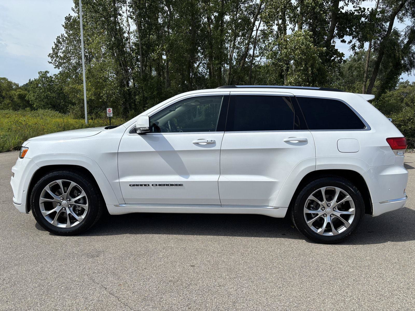 Used 2021 Jeep Grand Cherokee Summit w/ Platinum Series Group AWD/4WD image 2