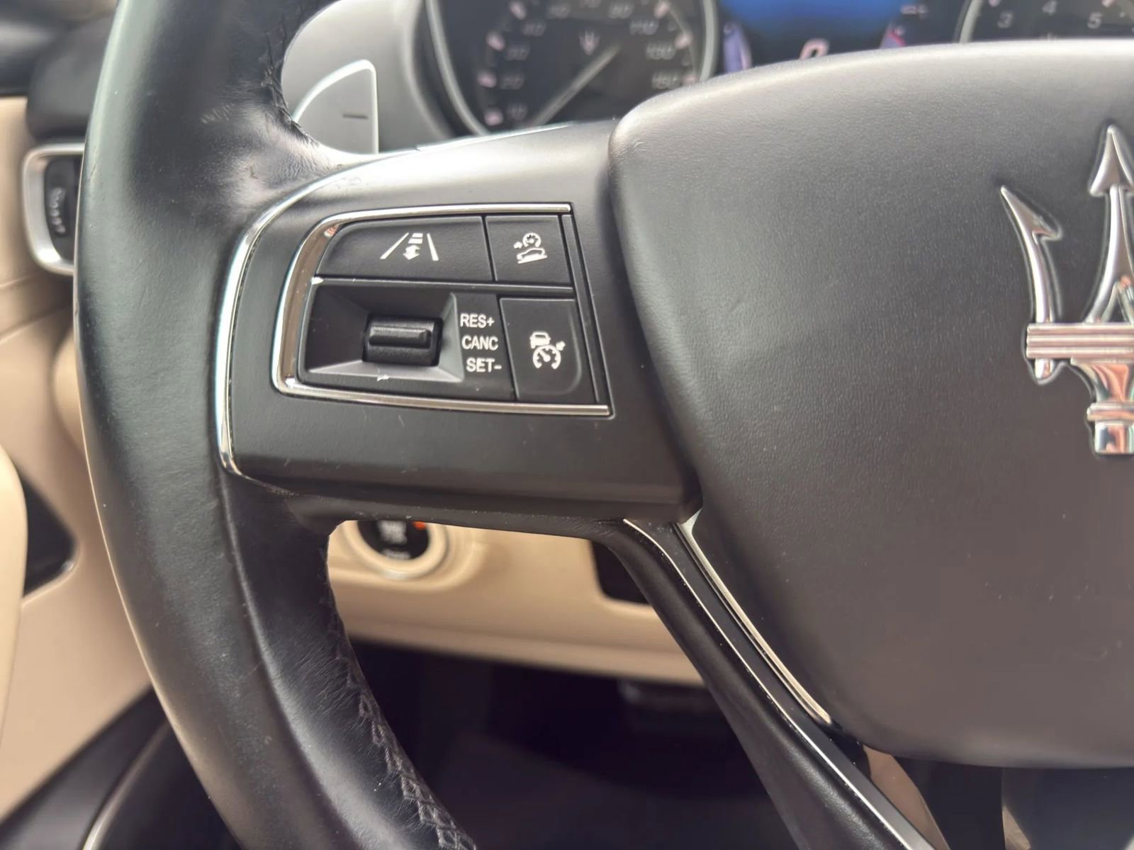 Used 2017 Maserati Levante w/ Luxury Package AWD/4WD image 19