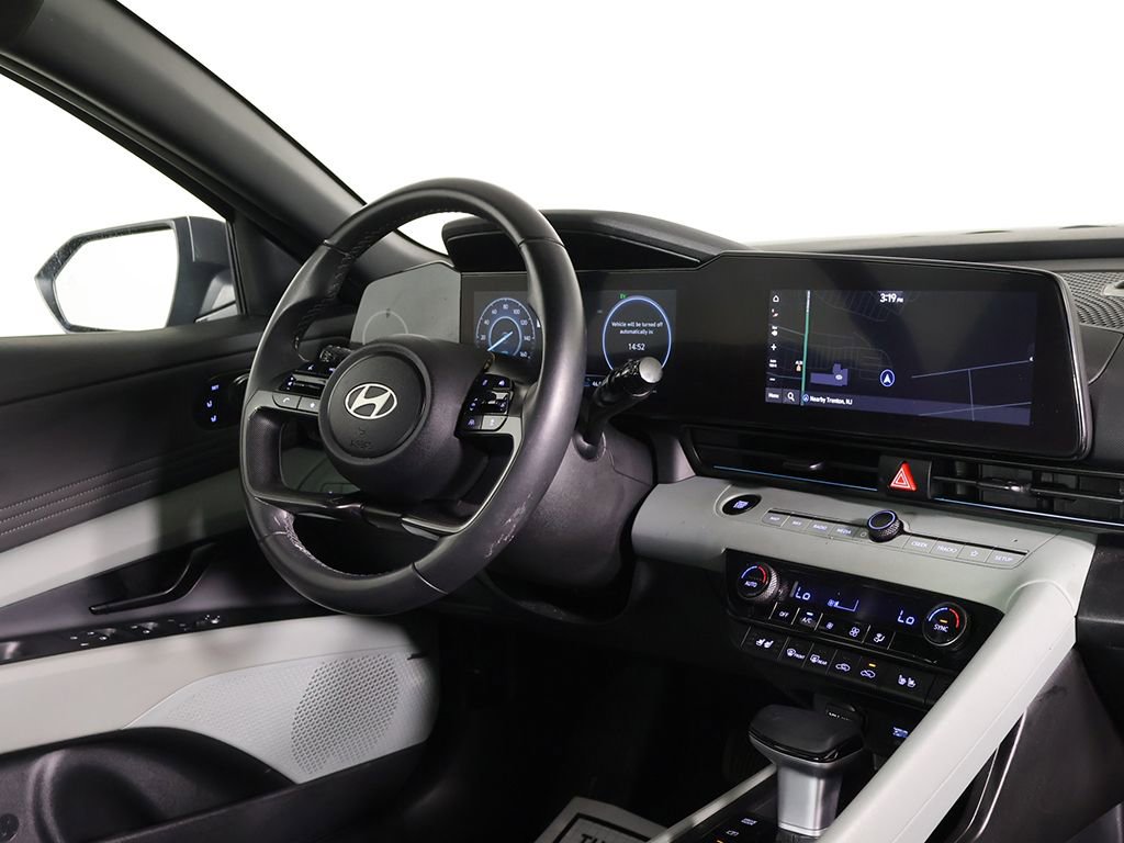 Certified 2024 Hyundai Elantra Limited FWD image 29
