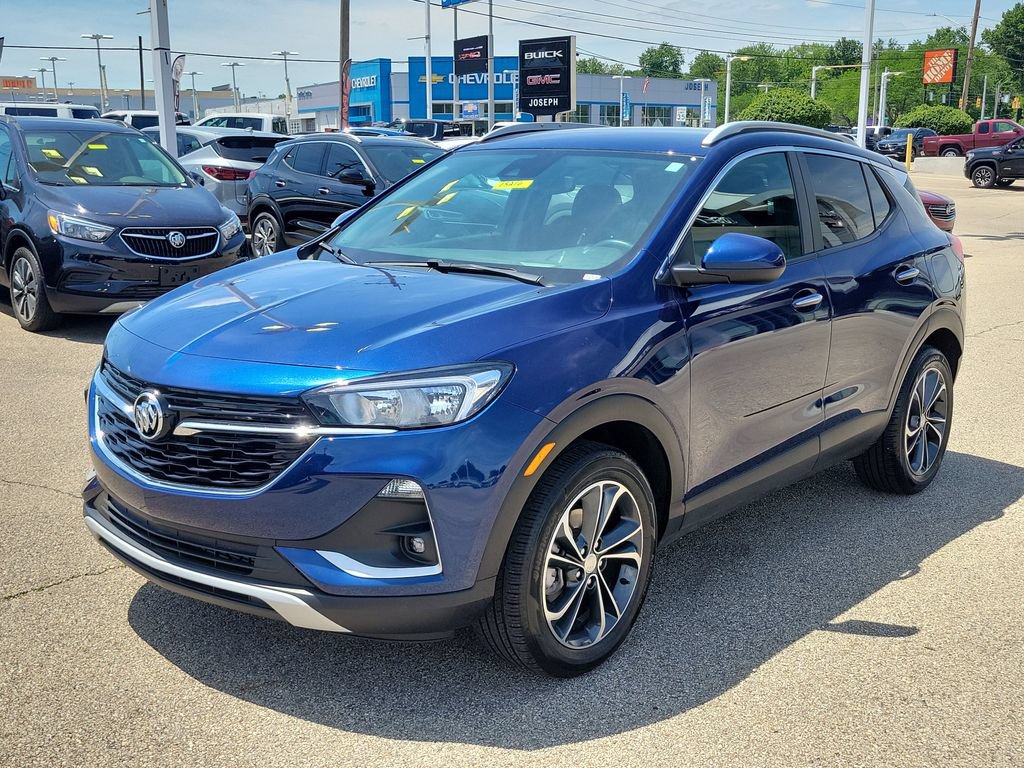 Used 2023 Buick Encore GX Select w/ Safety Package II FWD image 2