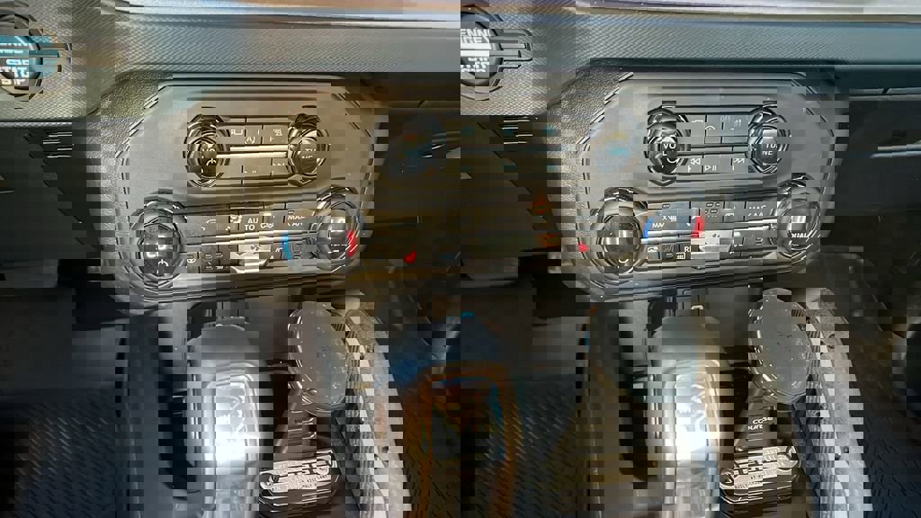 Used 2024 Ford Bronco Outer Banks image 32