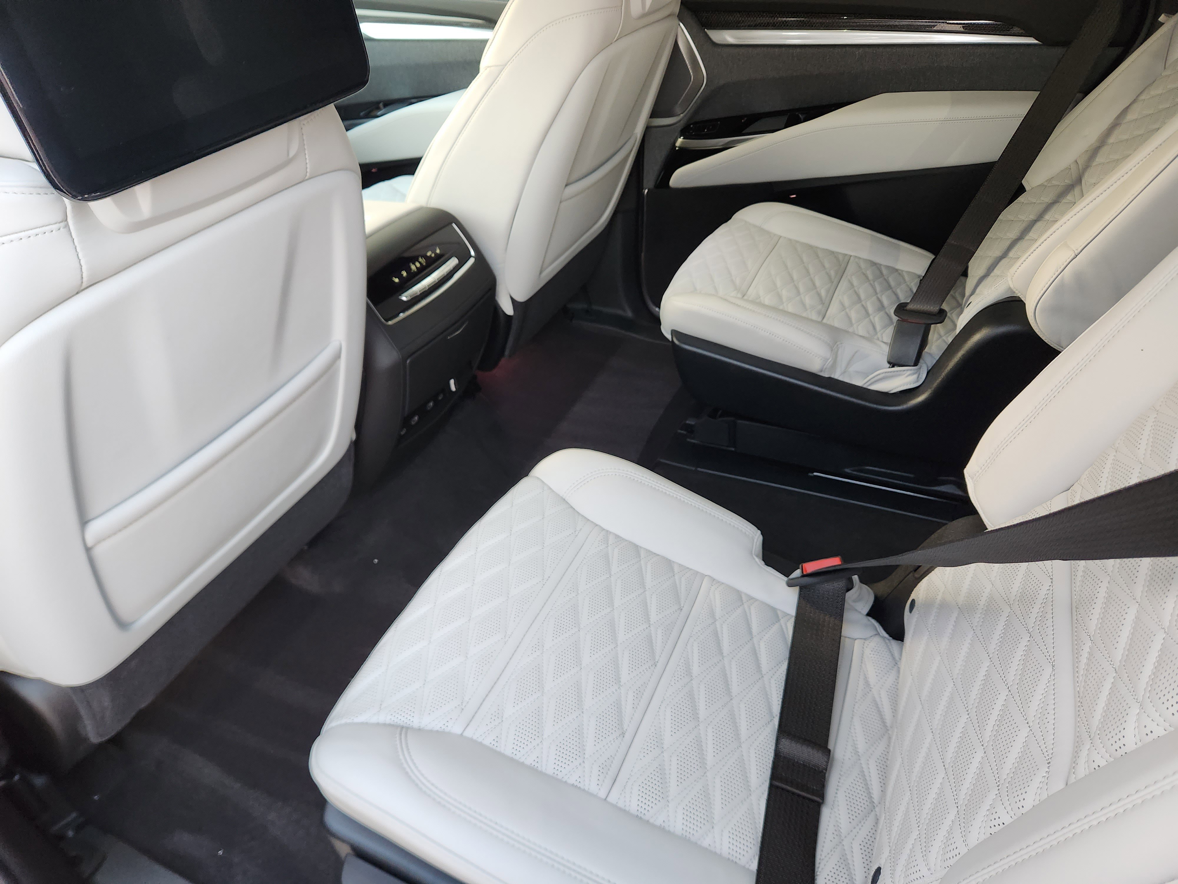 Used 2025 Cadillac Escalade V w/ LPO, ONYX Package image 27