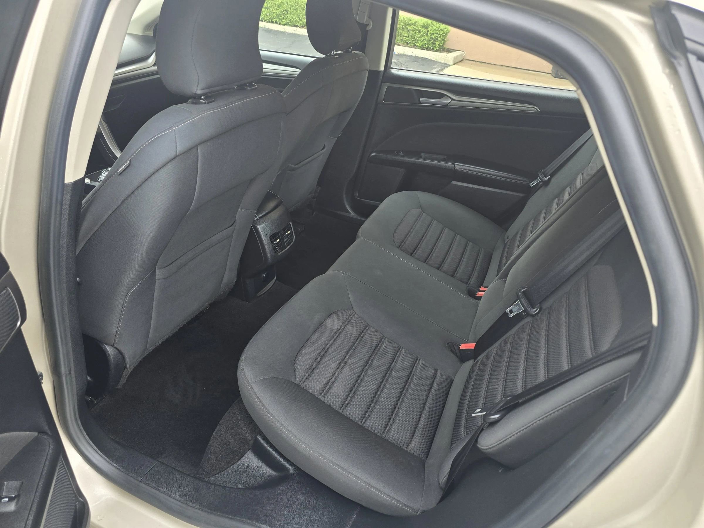 Used 2019 Ford Fusion SE FWD image 20