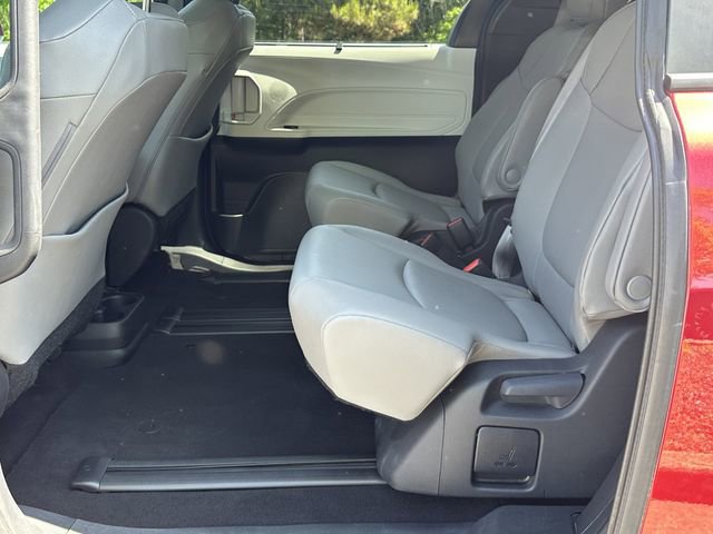 Used 2025 Toyota Sienna XLE FWD image 22
