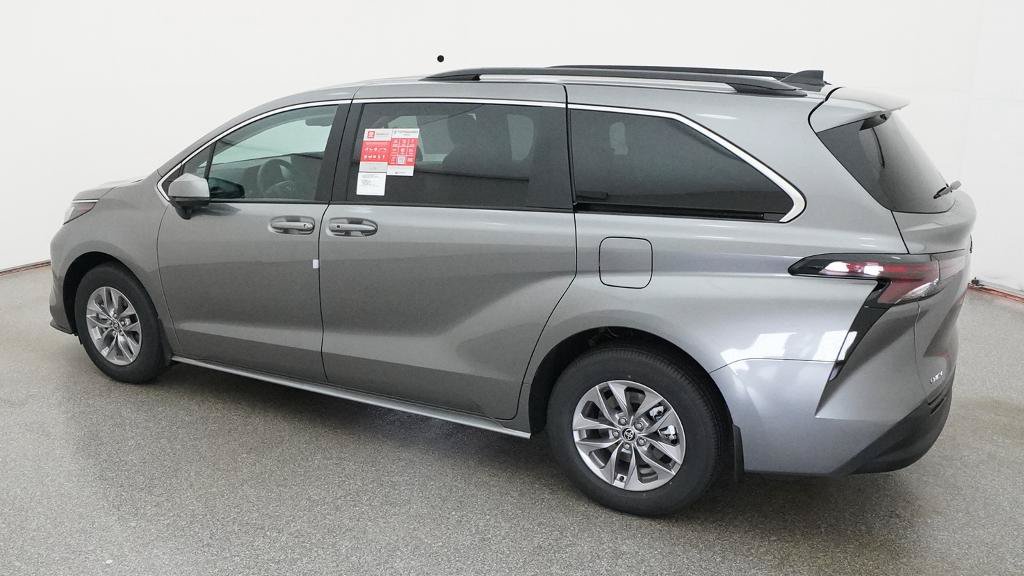 New 2026 Toyota Sienna LE FWD image 7