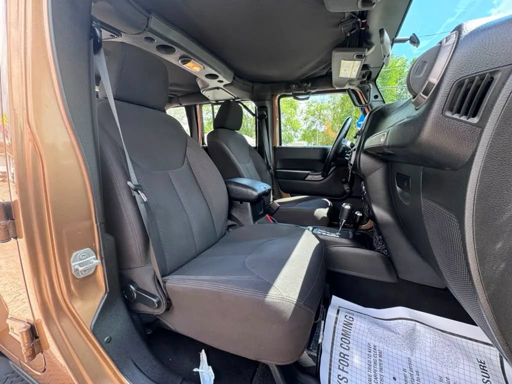 Used 2015 Jeep Wrangler Unlimited Sport w/ Connectivity Group AWD/4WD image 11