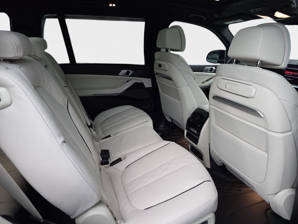 New 2026 BMW X7 M60i image 11