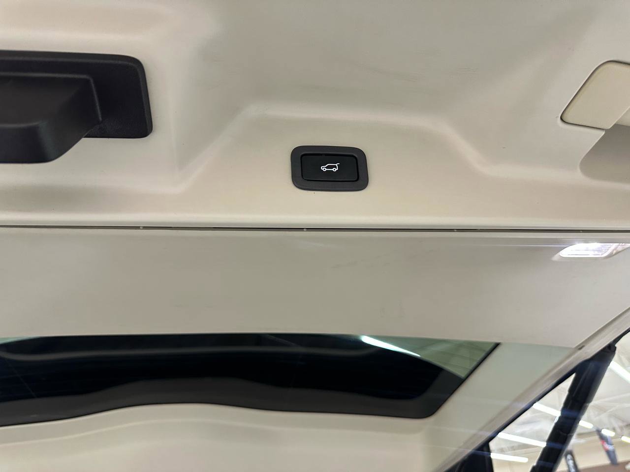 Used 2014 Land Rover Range Rover HSE AWD/4WD image 13