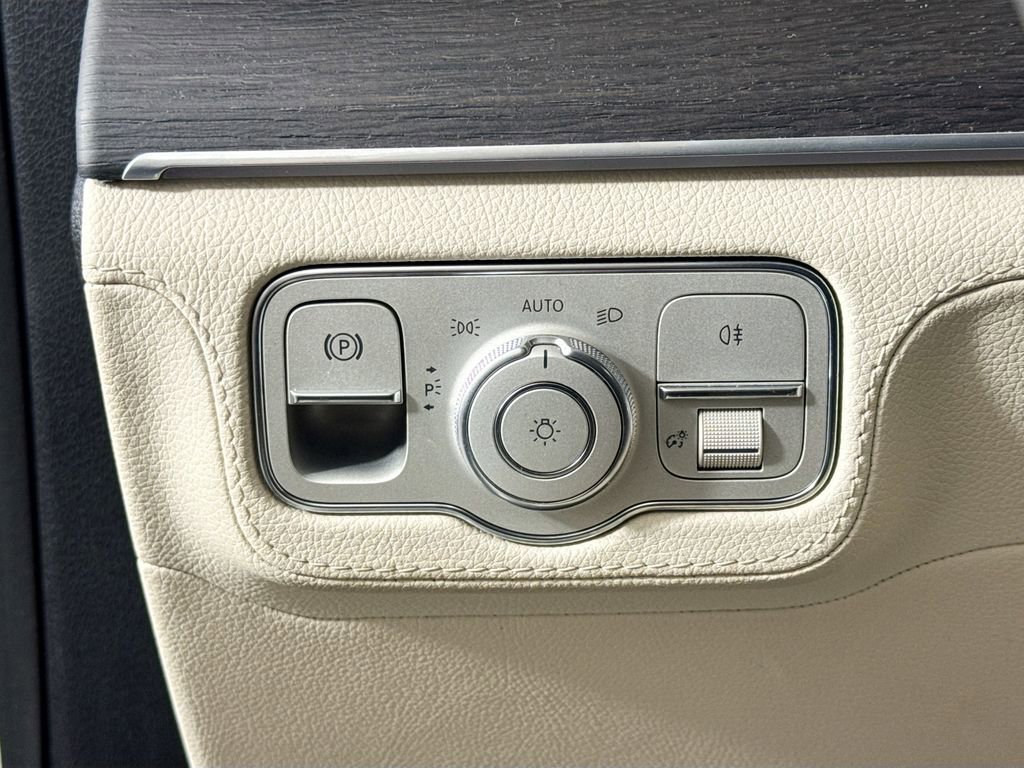 Used 2021 Mercedes-Benz GLS 580 4MATIC image 10