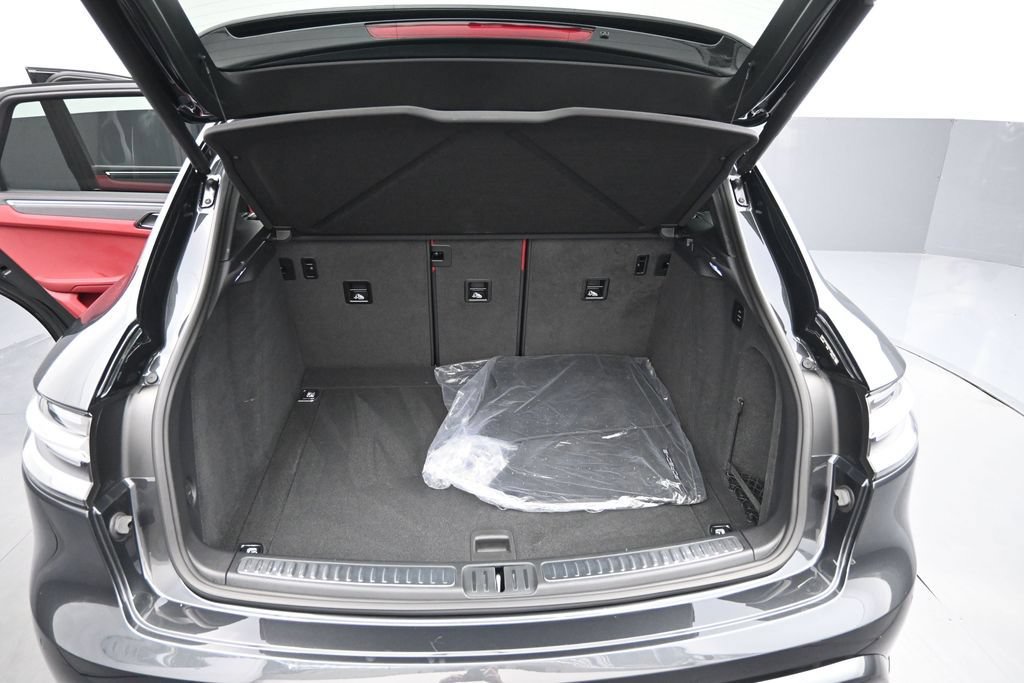 Certified 2024 Porsche Macan GTS AWD/4WD image 28