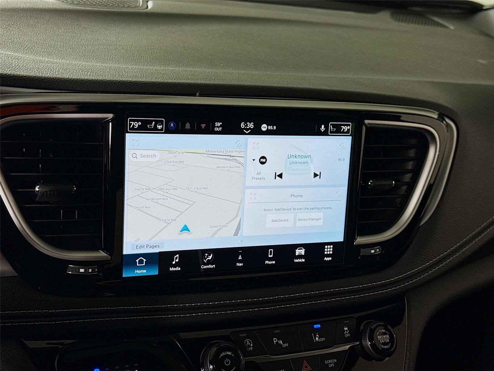 New 2026 Chrysler Pacifica Limited FWD image 10