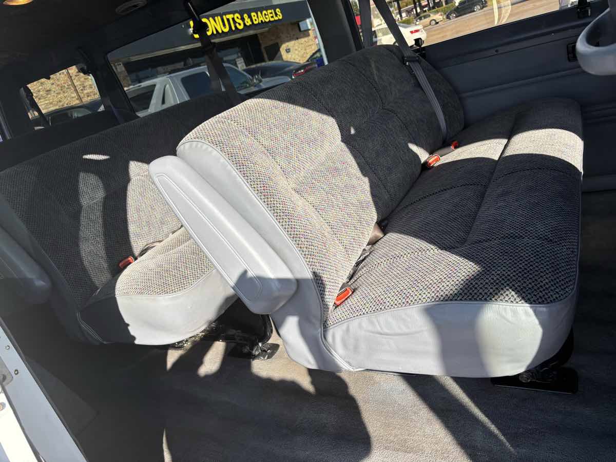 Used 2000 Dodge B3500 image 20