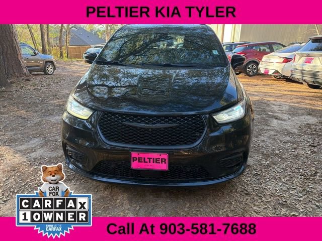 Used 2023 Chrysler Pacifica Limited w/ S Appearance Package image 2