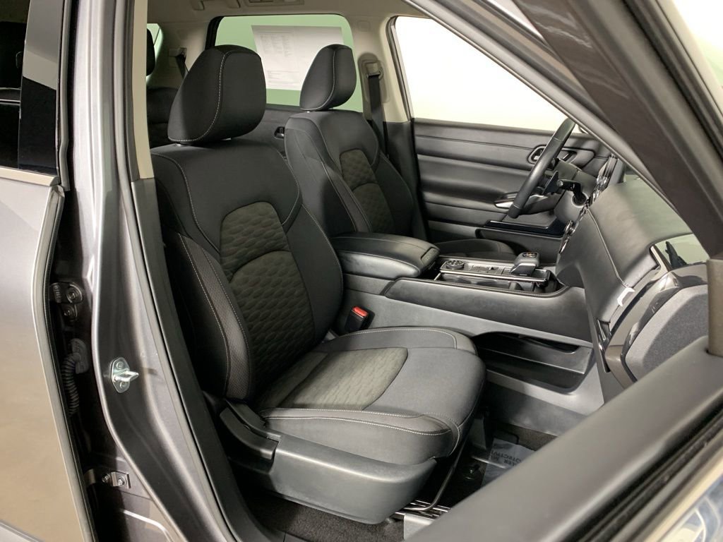 Used 2023 Nissan Pathfinder SV image 40