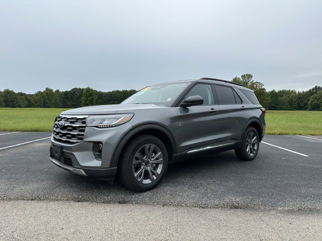 Used 2025 Ford Explorer Active w/ Active Comfort Package image 1