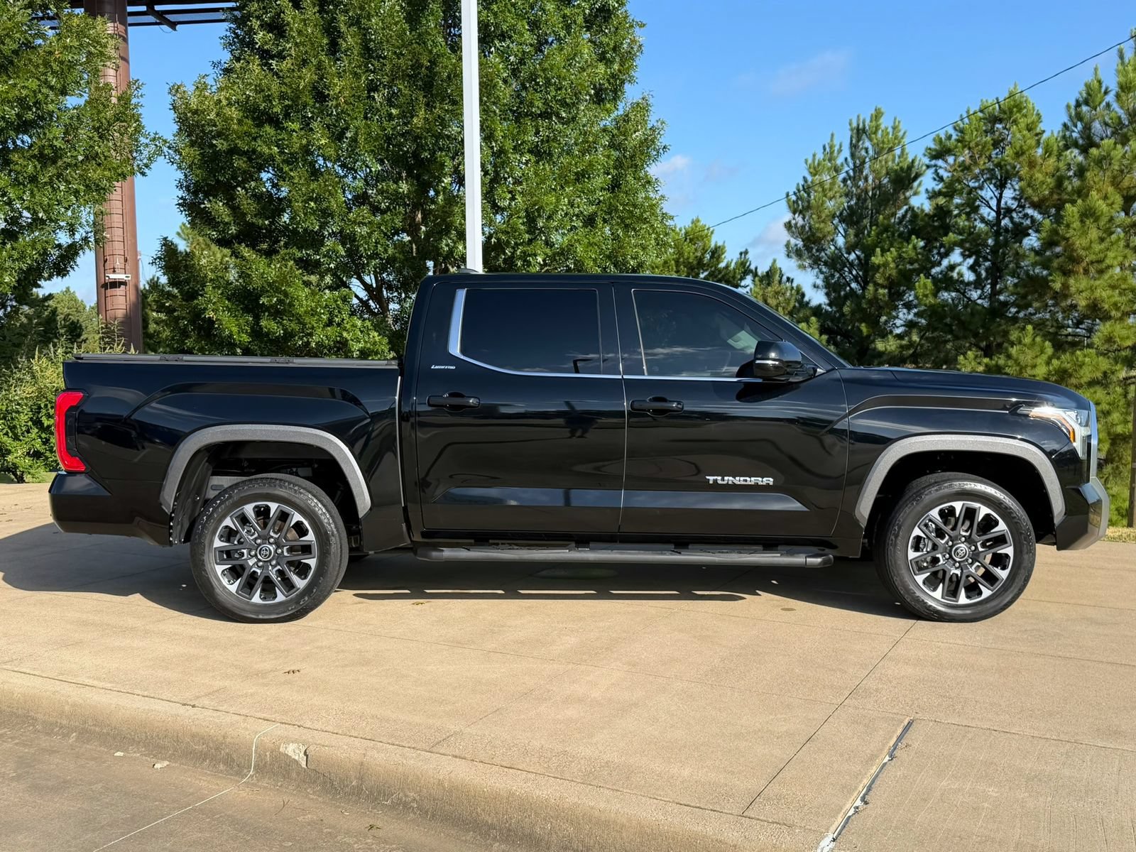 Used 2024 Toyota Tundra Limited AWD/4WD image 7