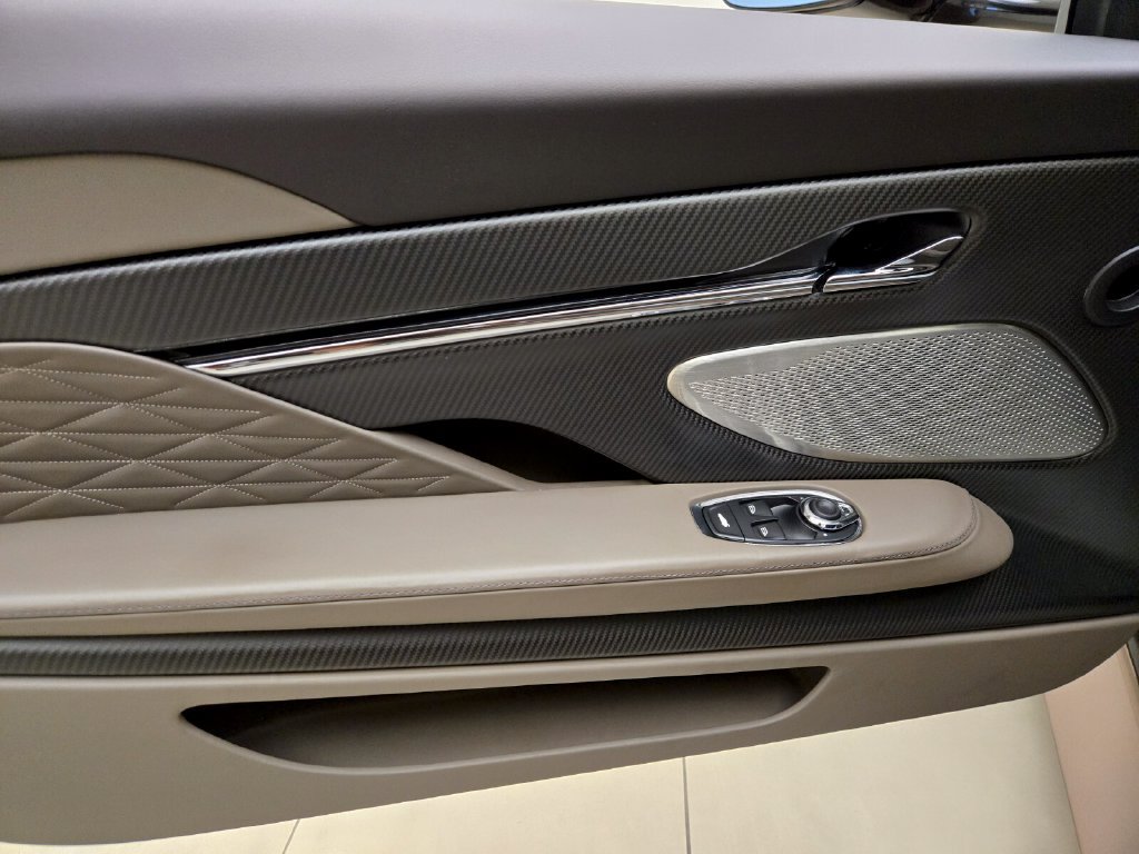 Used 2024 Aston Martin DB12 Coupe RWD image 28
