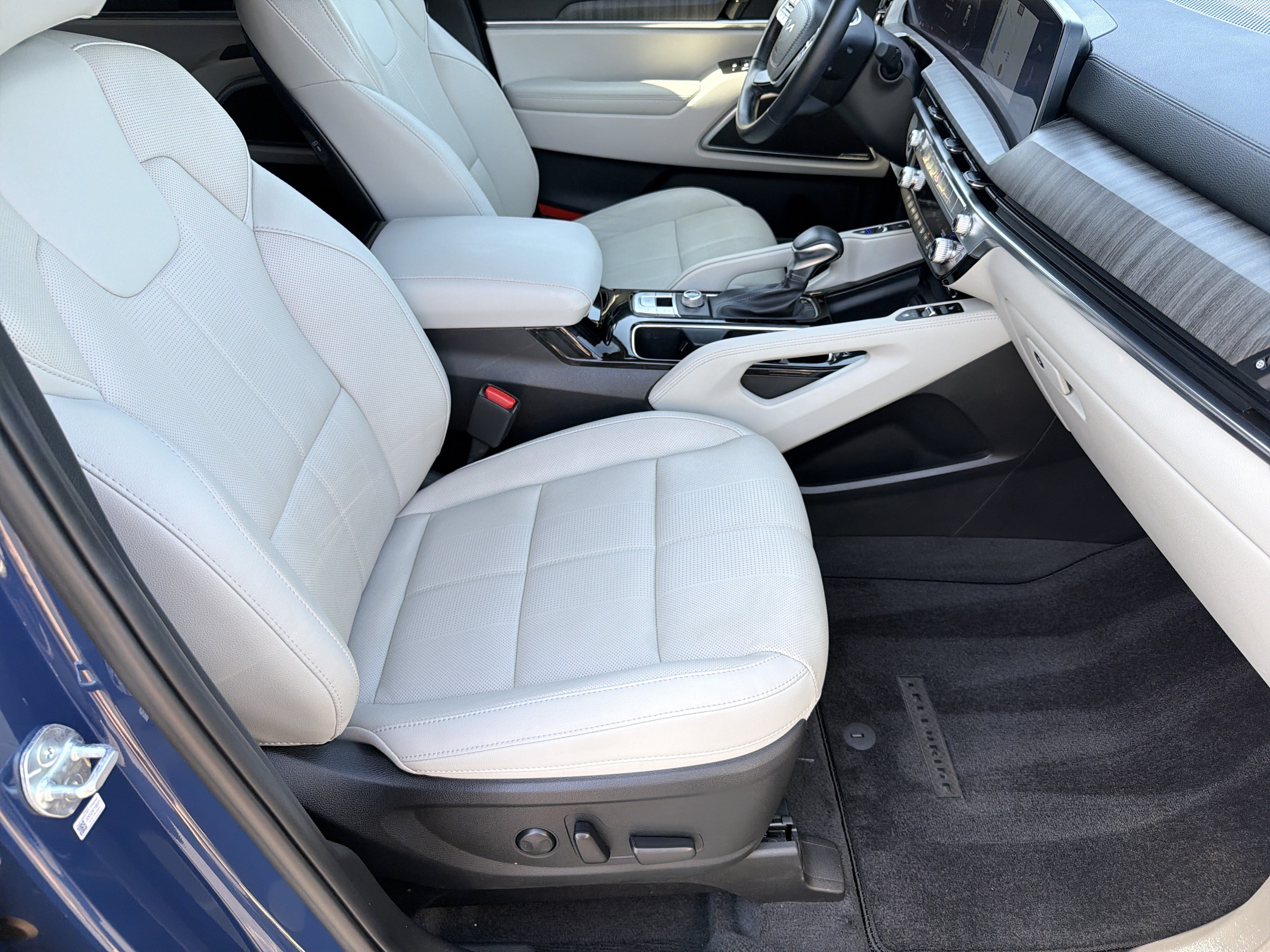Used 2024 Kia Telluride SX FWD image 13