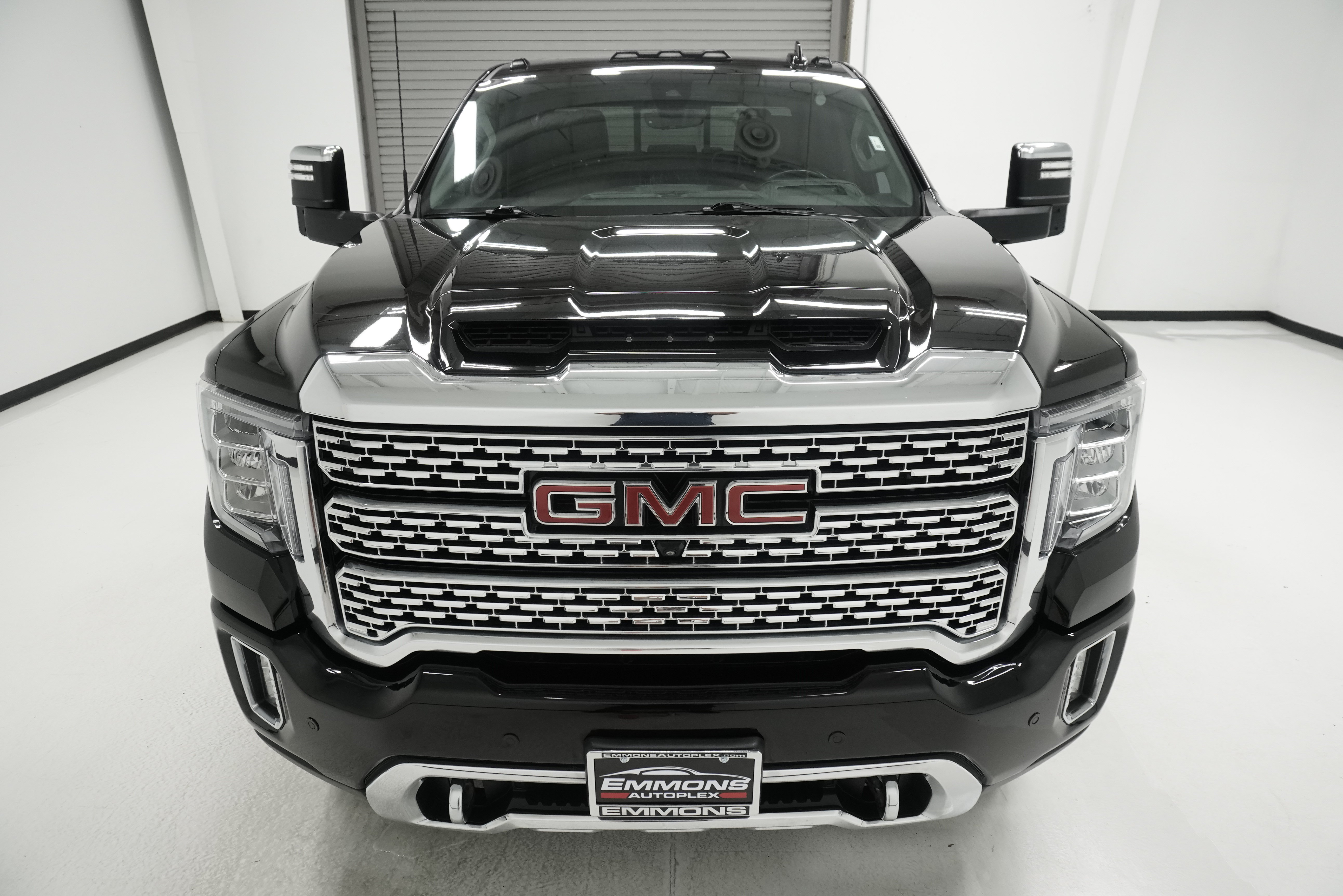 Used 2022 GMC Sierra 3500 Denali w/ Denali Black Diamond Edition AWD/4WD image 2