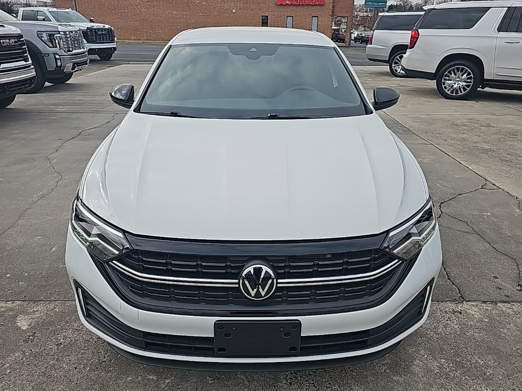 Used 2024 Volkswagen Jetta Sport image 3