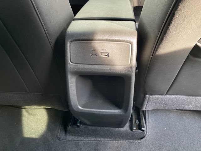 Used 2024 Chevrolet Trax RS w/ Sunroof Package FWD image 32