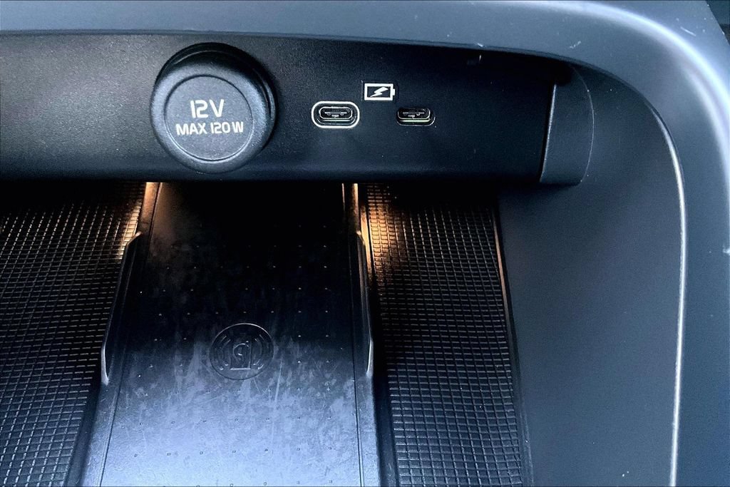 Certified 2023 Volvo C40 P8 Recharge Ultimate AWD/4WD image 34