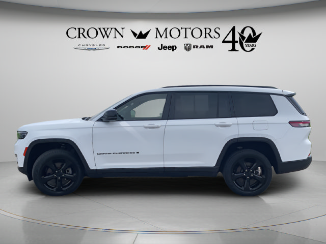 Used 2023 Jeep Grand Cherokee L Limited w/ Black Appearance Package AWD/4WD image 8