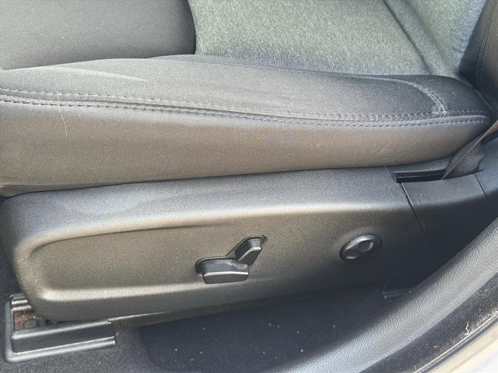 Used 2019 Chrysler 300 Touring w/ Sport Appearance Package image 8