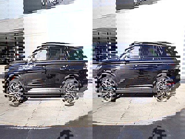 New 2025 Lincoln Aviator Reserve w/ Equipment Group 201A image 2