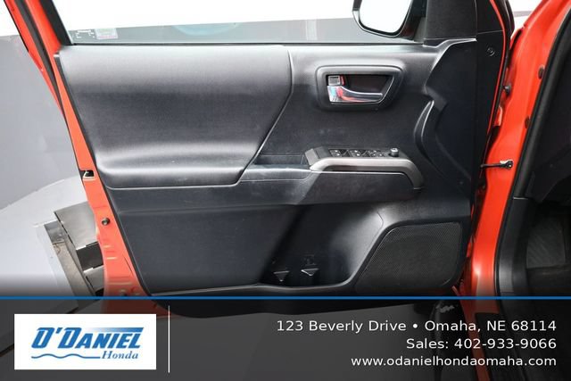 Used 2016 Toyota Tacoma TRD Off-Road AWD/4WD image 23