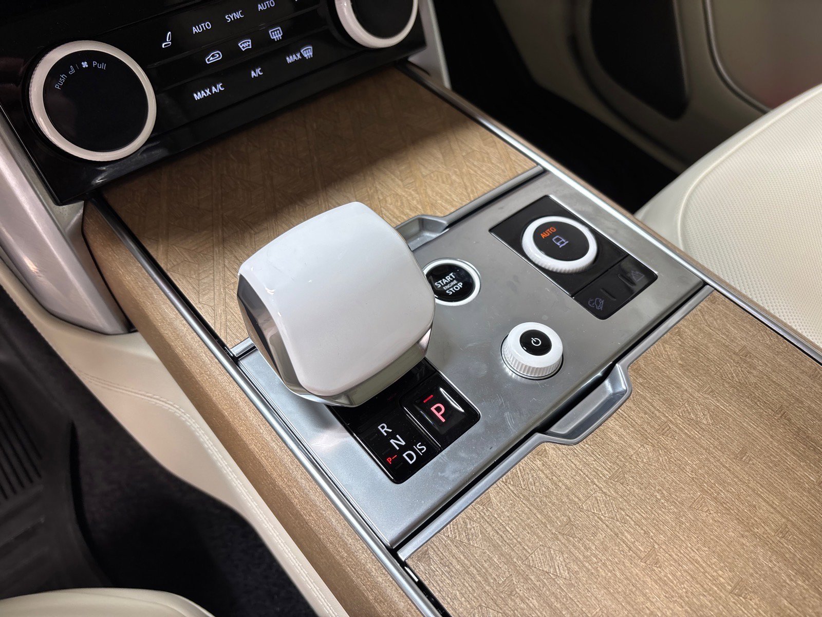 Used 2023 Land Rover Range Rover SV AWD/4WD image 15