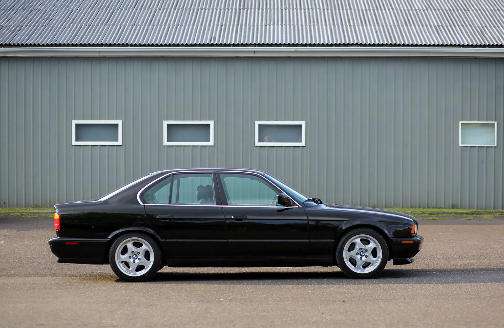 Used 1991 BMW M5 image 2