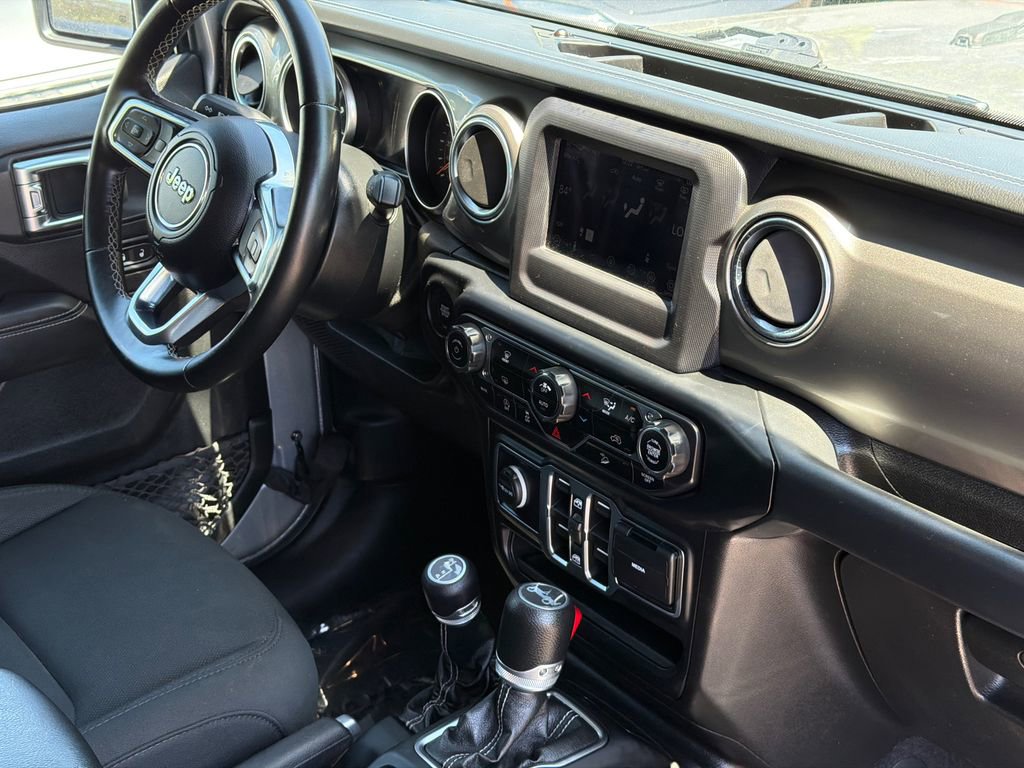 Used 2020 Jeep Wrangler Unlimited Sahara AWD/4WD image 9