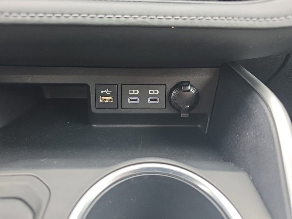 Used 2024 Toyota Highlander LE image 32