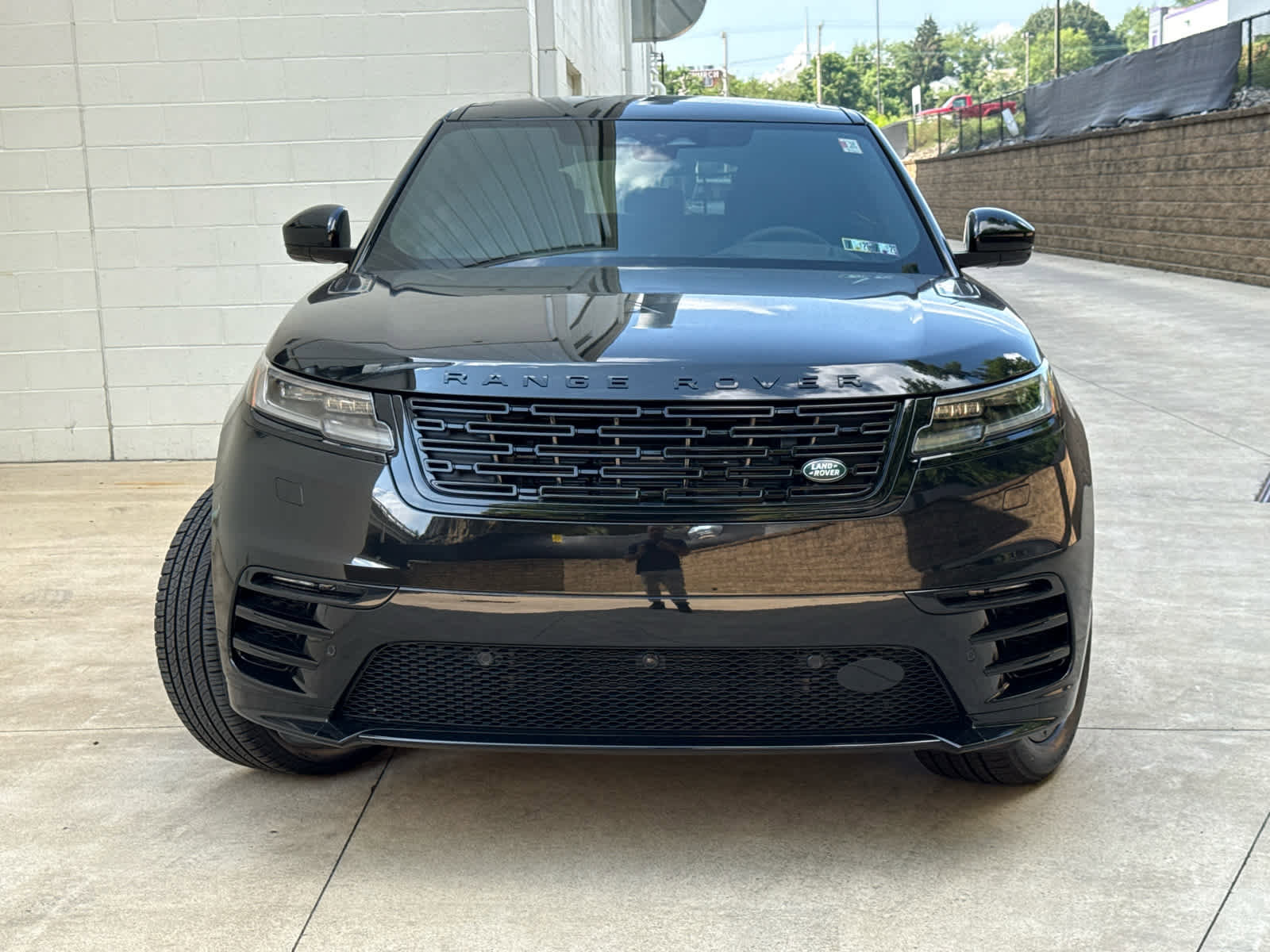 New 2026 Land Rover Range Rover Velar Dynamic SE image 2