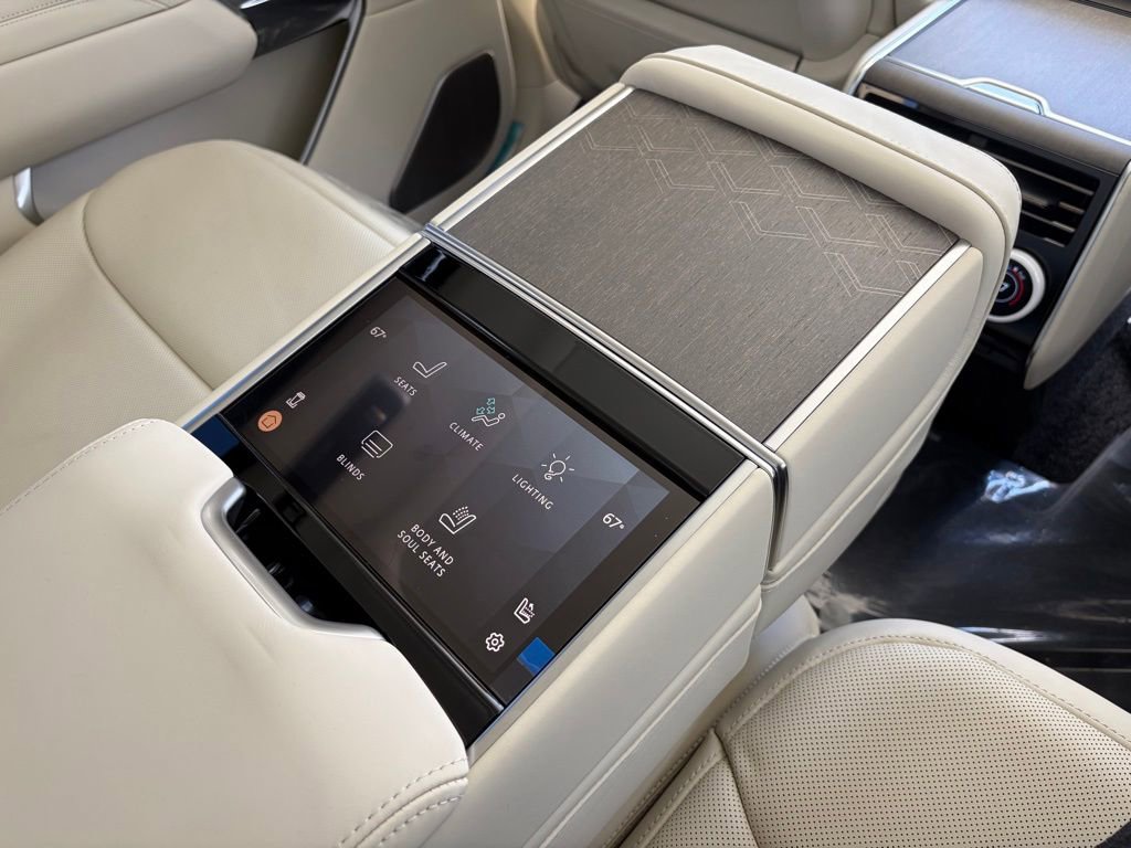 New 2026 Land Rover Range Rover SV image 18