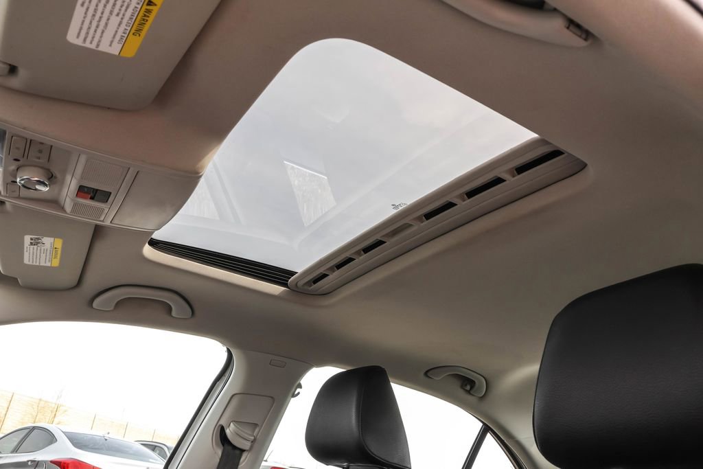 Used 2017 Volkswagen Jetta SE image 8