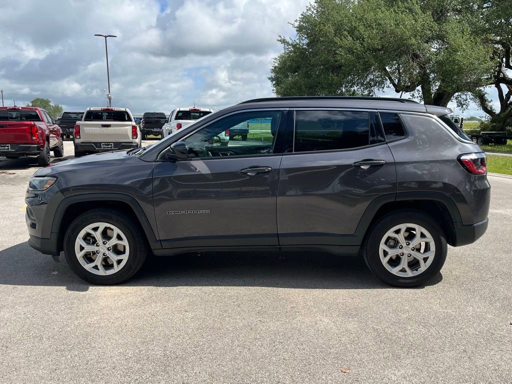 Used 2024 Jeep Compass Latitude AWD/4WD image 8