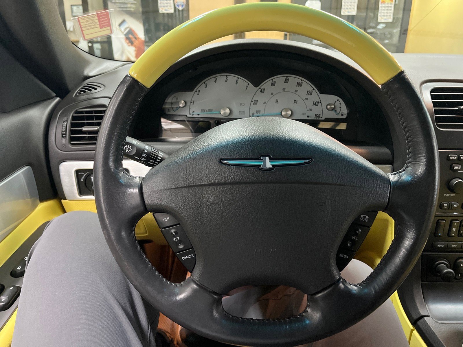 Used 2002 Ford Thunderbird image 19