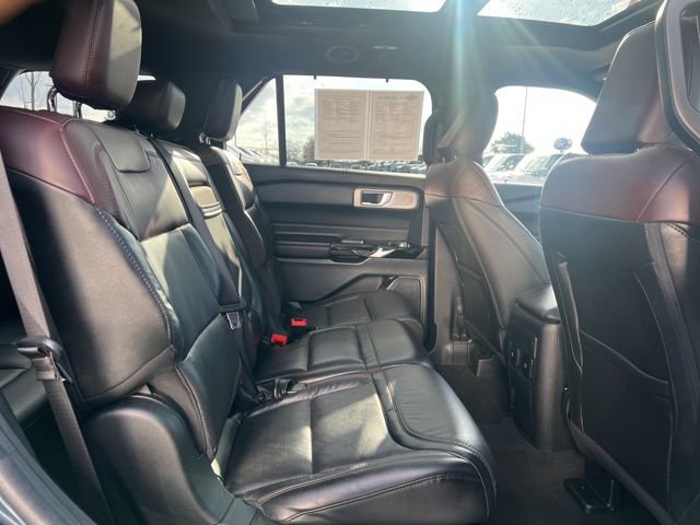 Certified 2022 Ford Explorer Platinum w/ Equipment Group 601A image 14