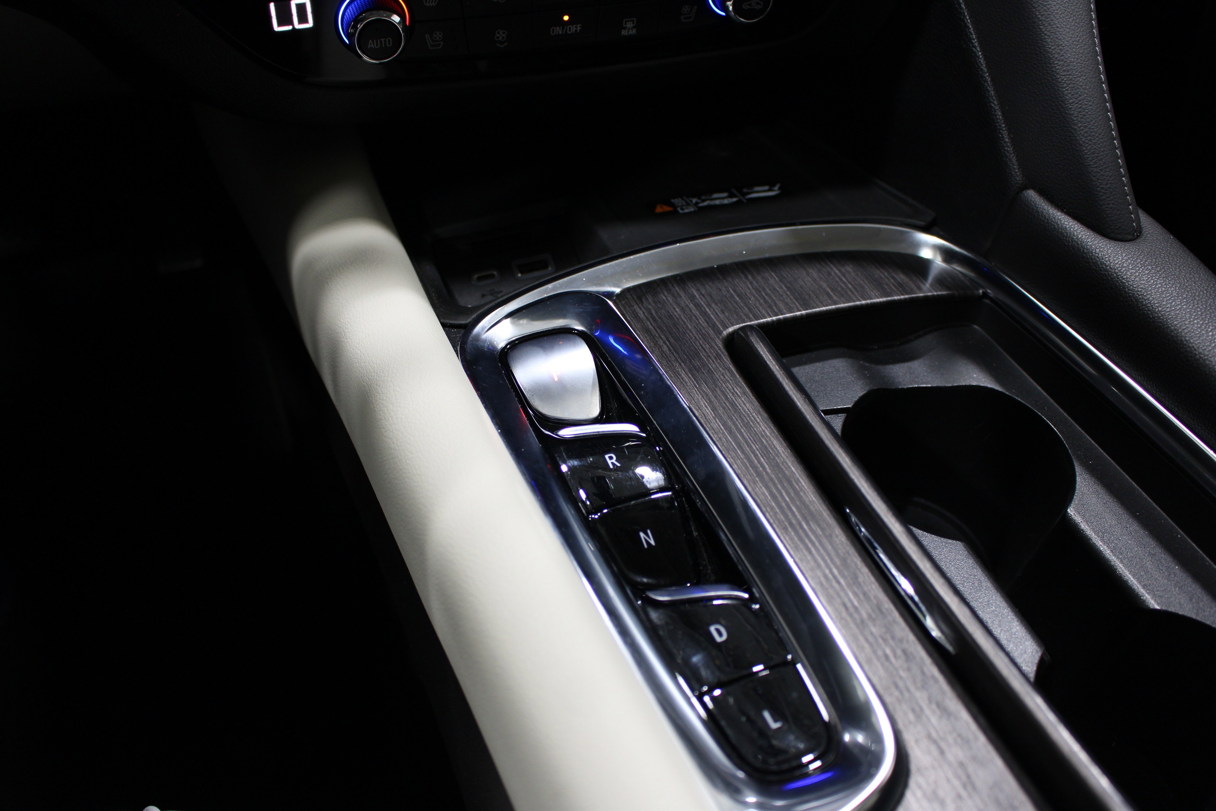 Used 2022 Buick Enclave Avenir w/ Avenir Technology Package AWD/4WD image 12