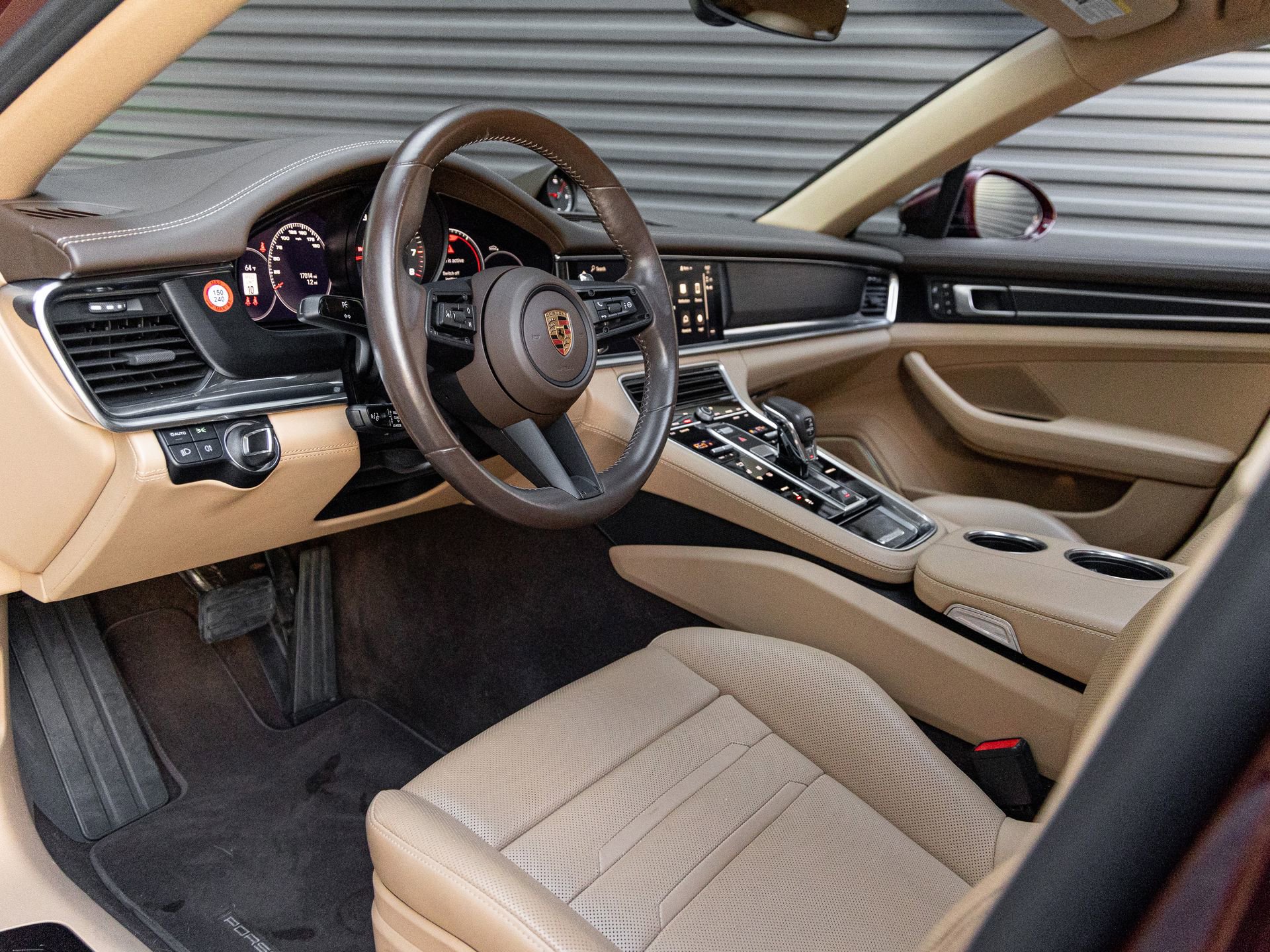 Certified 2023 Porsche Panamera Platinum Edition image 4