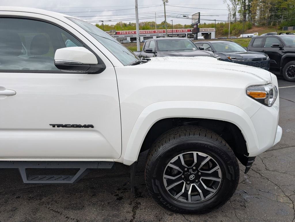 Certified 2022 Toyota Tacoma TRD Sport w/ Technology Package AWD/4WD image 10