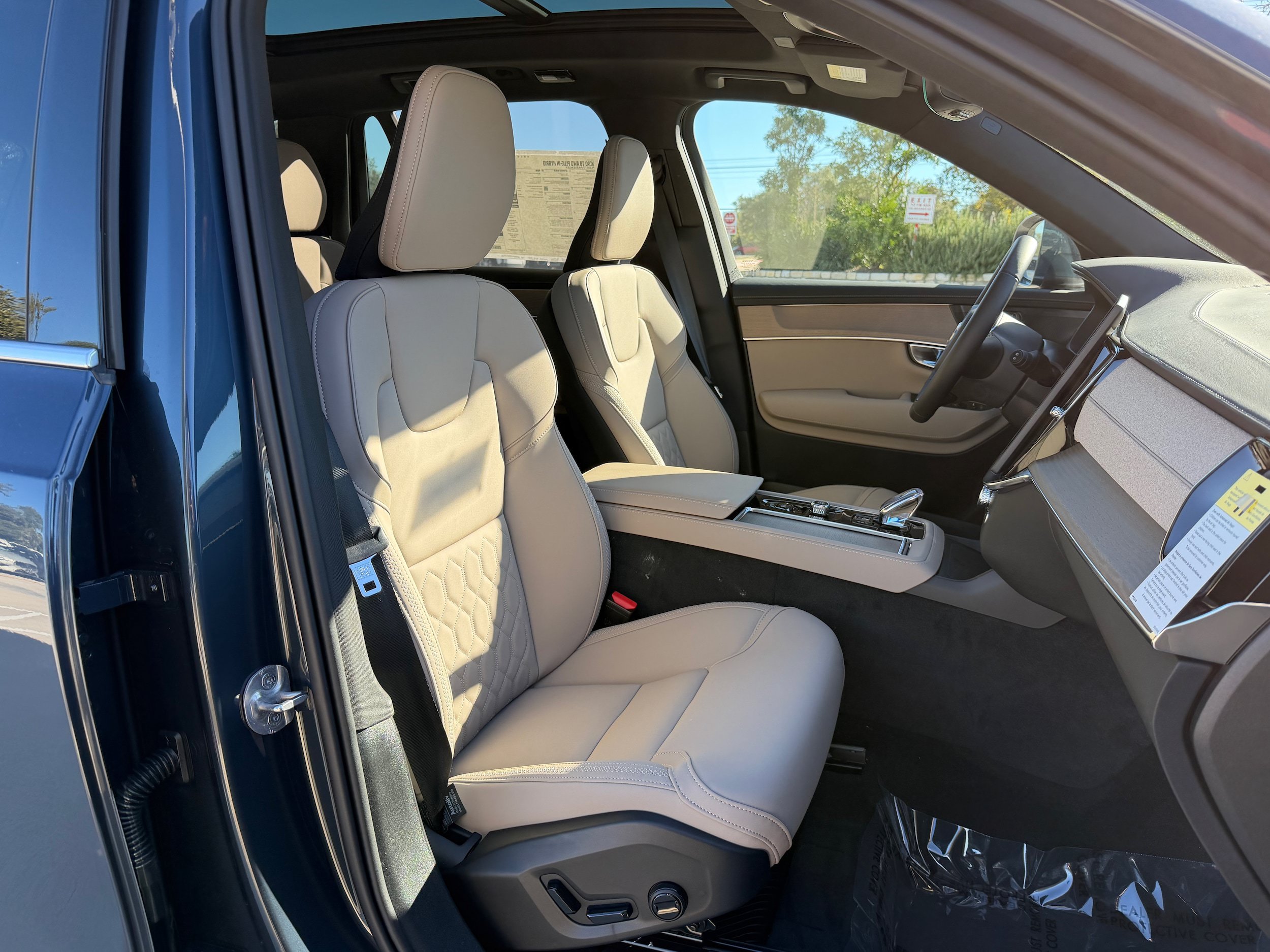 New 2026 Volvo XC90 T8 Plus w/ Protection Package Premier AWD/4WD image 8